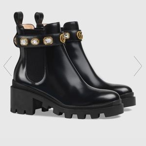 Gucci Leather ankle boot with belt